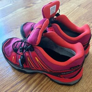 Like New Salomon kids hiking shoes. Size 1.